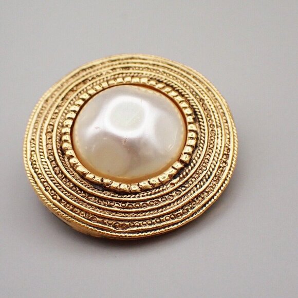 CHANEL Logo Imitation Pearl Round Button Earrings Clip-On GHW Vintage - Picture 10 of 10
